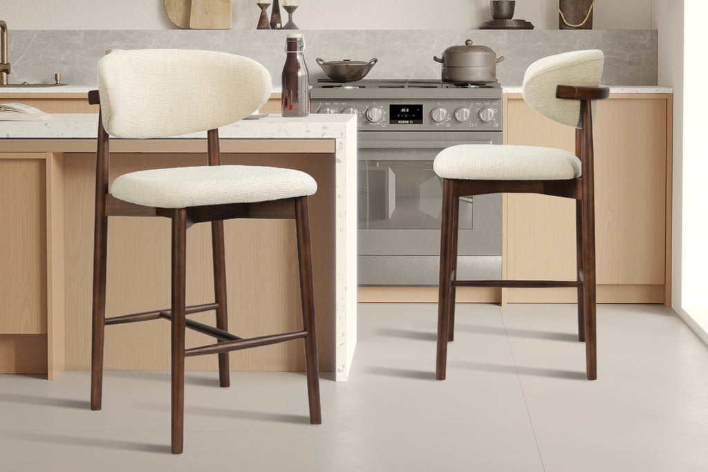 Chaise de comptoir Clara – frêne noyer, ote milan 103 beige