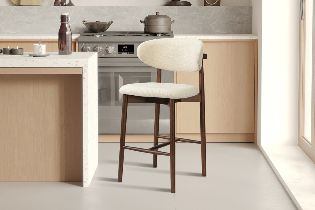 Chaise de comptoir Clara – frêne noyer, ote milan 103 beige