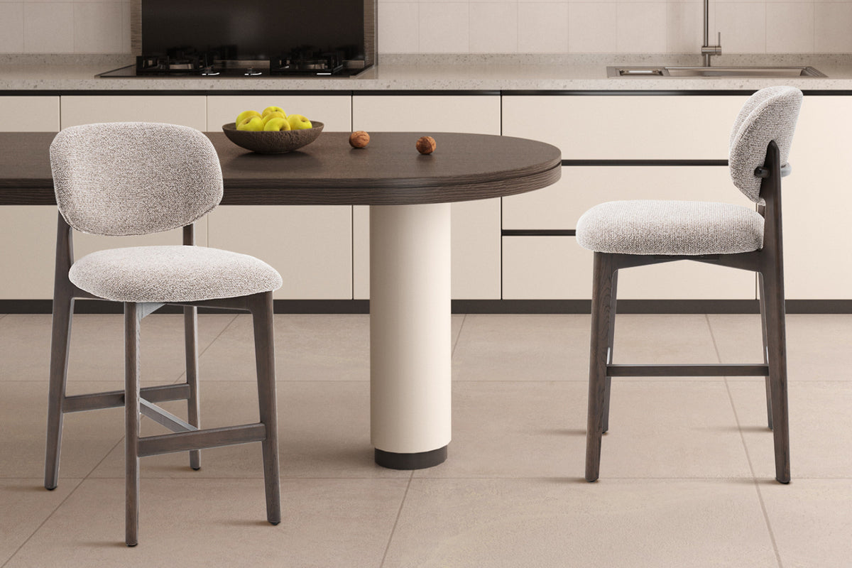 Chaise de comptoir Carmen – chêne fumé ote sable monté