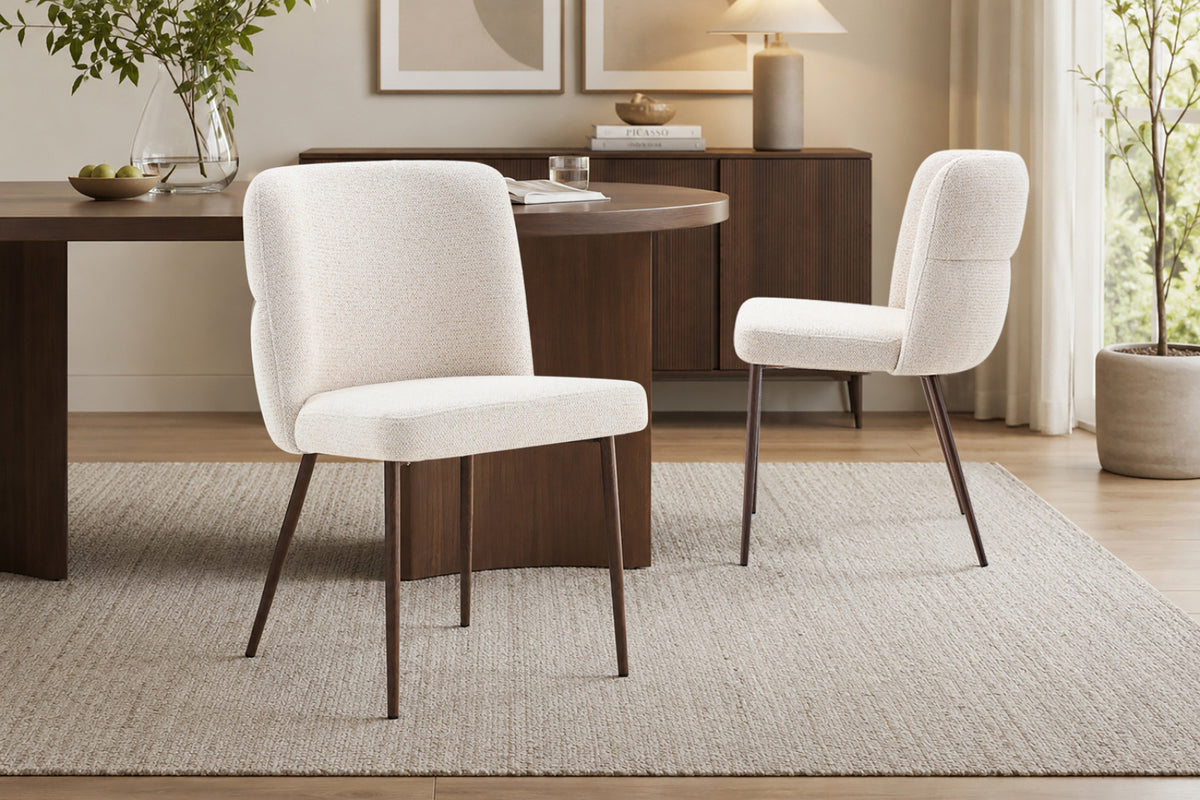 Chaise Alix – tissu beige, pied noyer